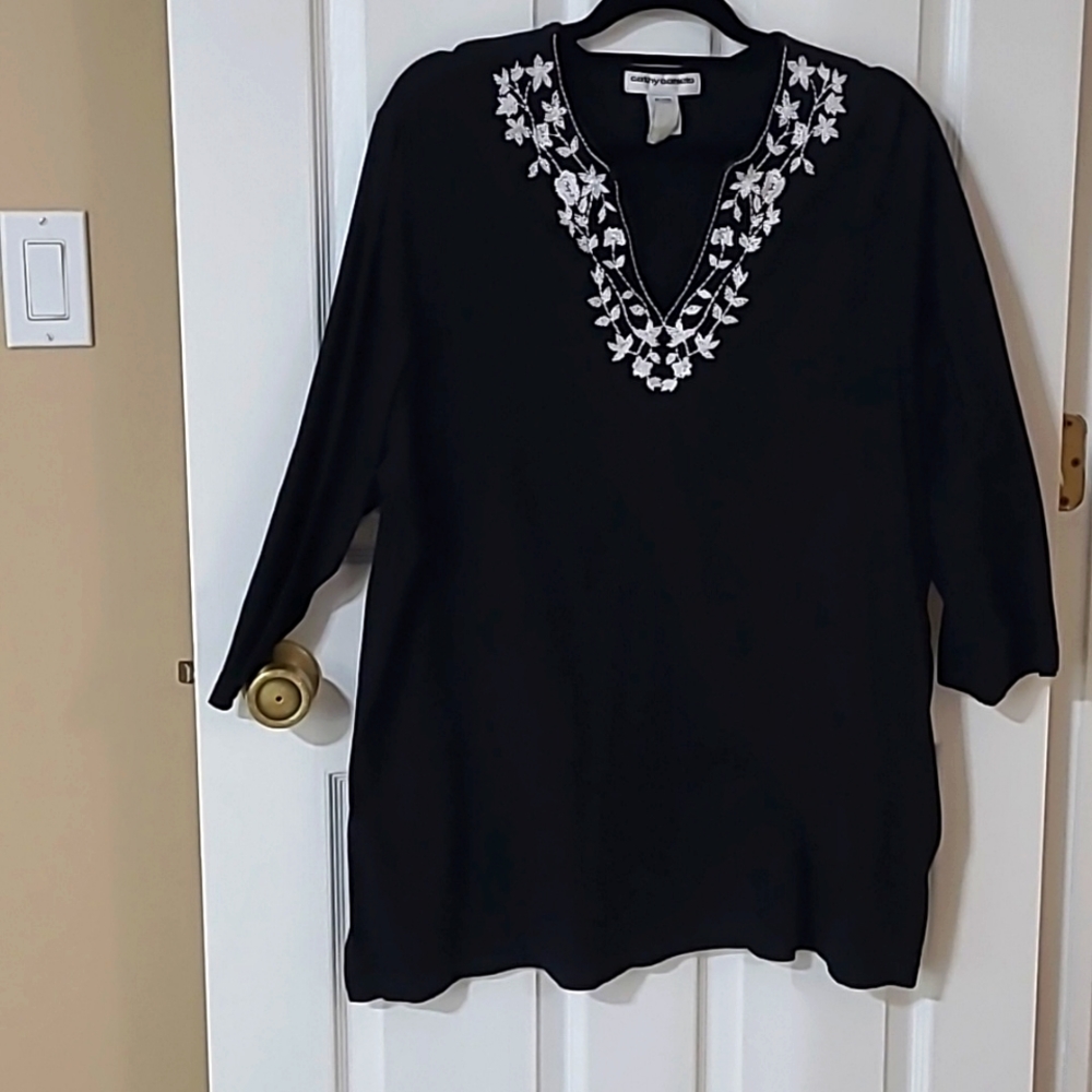 Size 2x dressy or casual top.